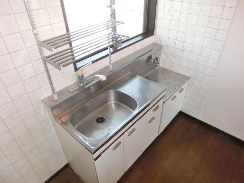 Kitchen. It is with a shelf! This is convenient