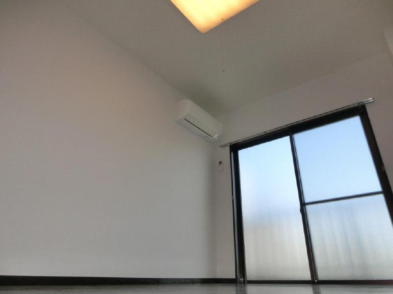 Other Equipment. It is air-conditioned to 7.5 tatami rooms