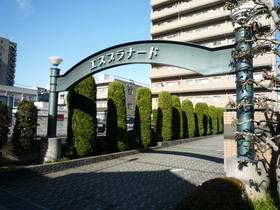 Building appearance. Building entrance