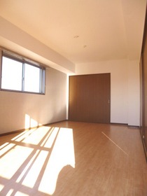 Living and room. Western-style 9 Pledge