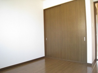 Living and room. There is Western-style housing