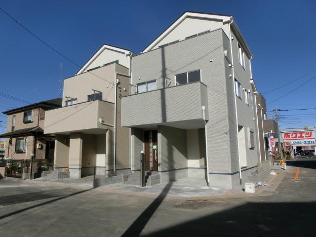 Local photos, including front road. Local (12 May 2013) Shooting