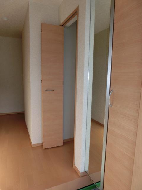 Entrance. Local (12 May 2013) Shooting