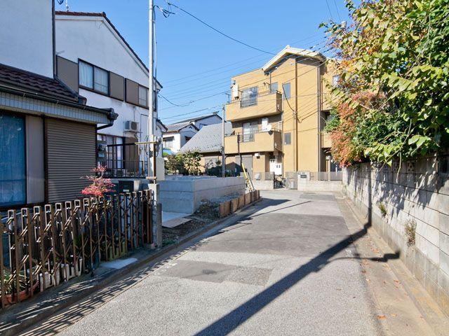 Local photos, including front road. Local (11 May 2013) Shooting