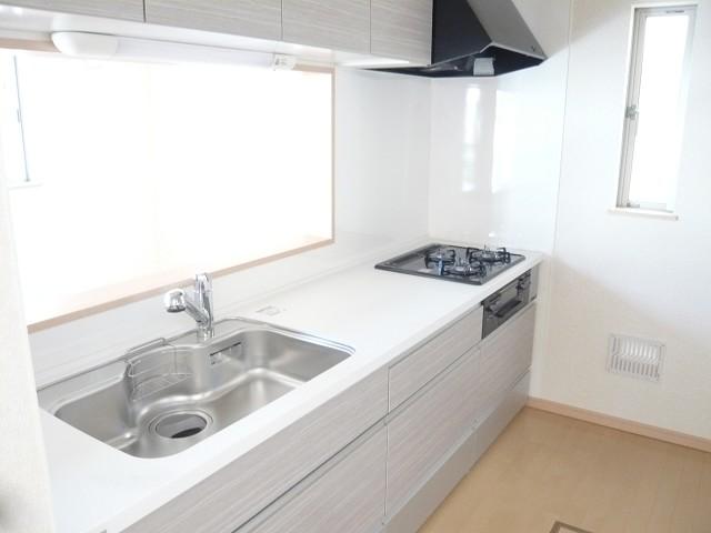 Same specifications photo (kitchen). It is a popular counter kitchen. 