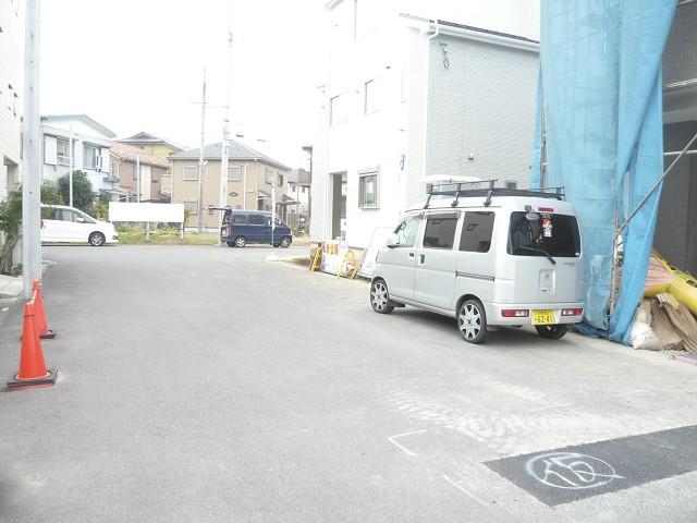 Local photos, including front road. Southwest 8m road. It is less the front road of traffic. 