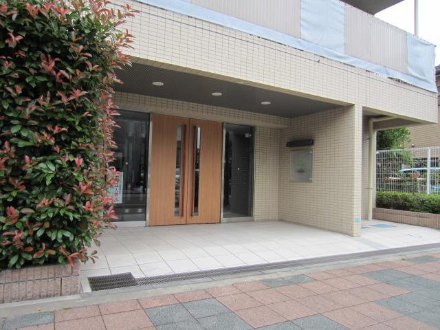 Entrance. Common areas