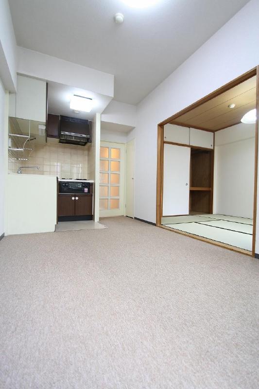 Living and room. Carpet was also Mashi Insect Sound insulation Yes Mood also 〇