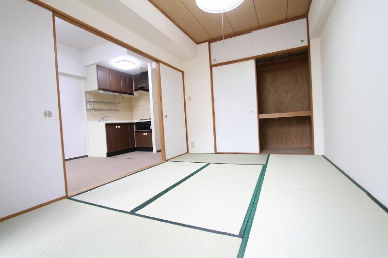 Entrance. Insurance fee ・ Guarantee charge ・ Key exchange costs ・ Leave during the cleaning fee ・ 