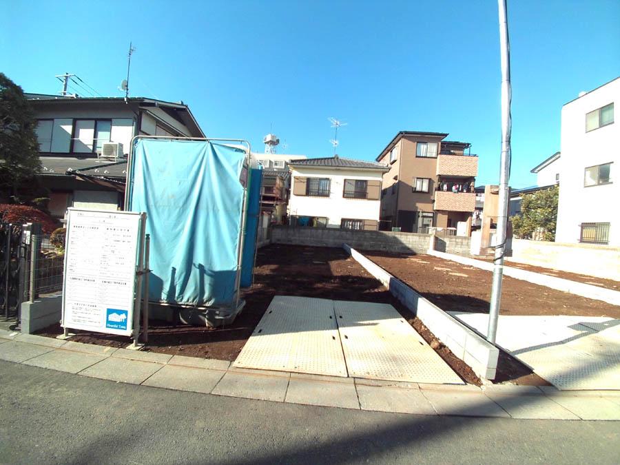 Local photos, including front road. We offer the same use the finished model house of this property. Please feel free to contact us.