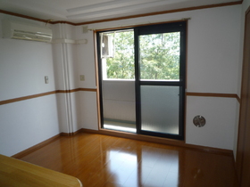 Living and room.  ☆ Air-conditioned in the living room ☆ 