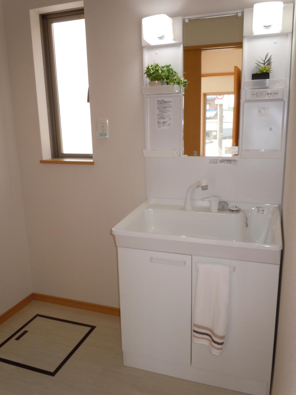 Wash basin, toilet. Indoor (September 2013) Shooting