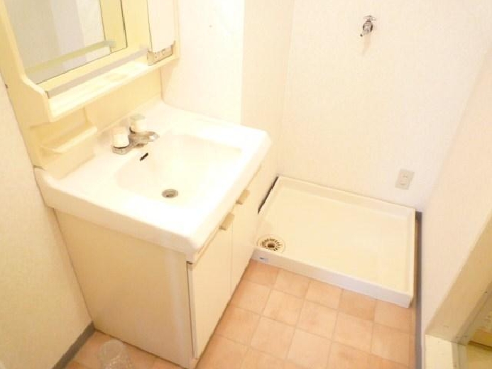 Washroom. Peace of mind even on a rainy day, Indoor Laundry Storage