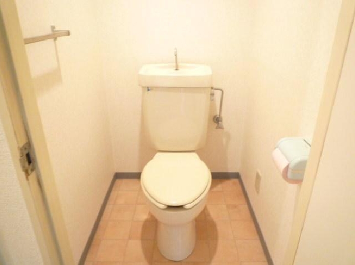 Toilet. There is an electrical outlet in the toilet, Warm water washing toilet seat installation Allowed