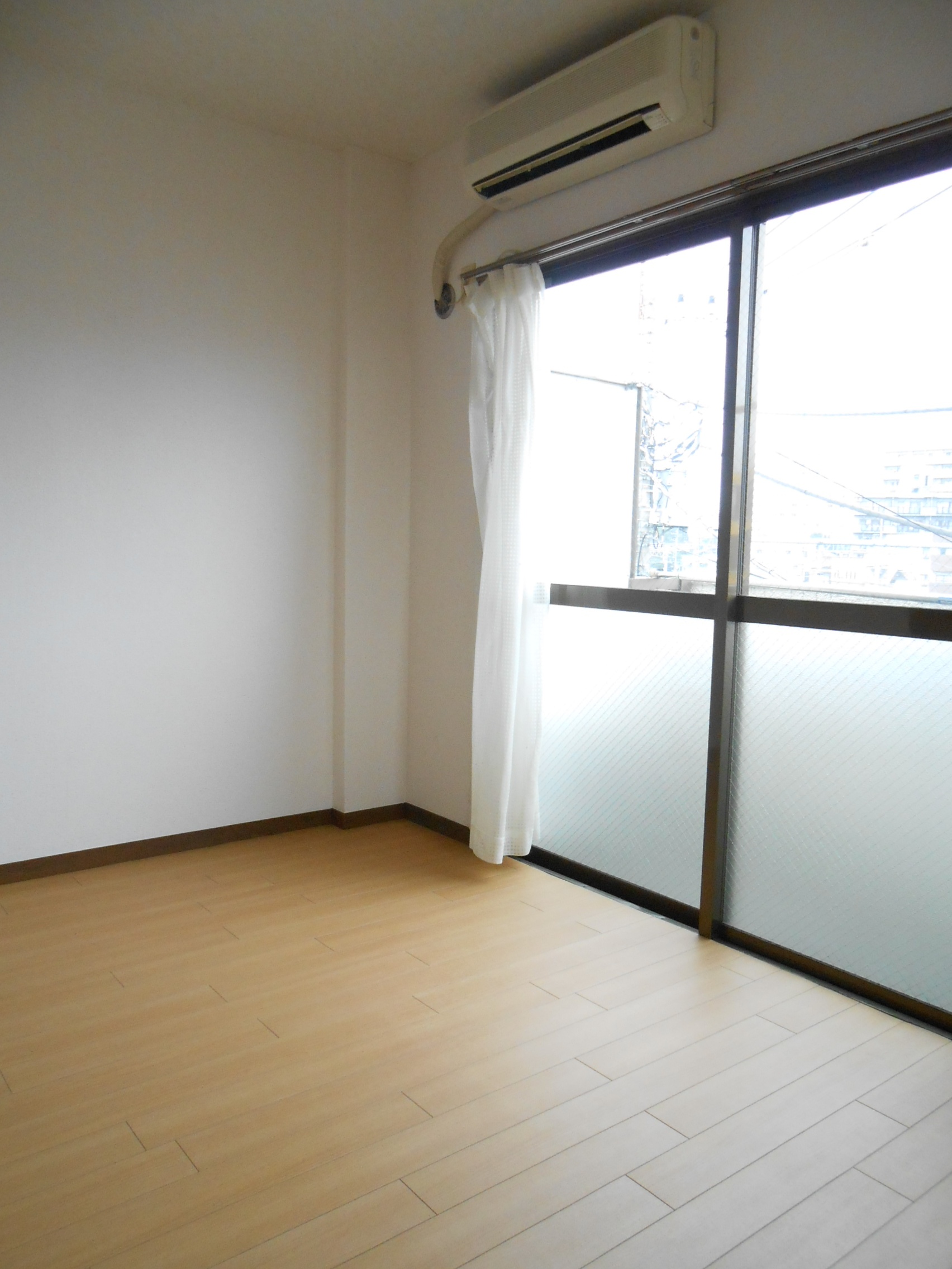 Living and room. Because the landscape of the 6-mat is placed is easy!