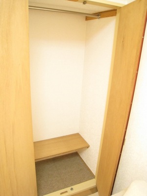 Receipt. It can be stored length length of the clothing