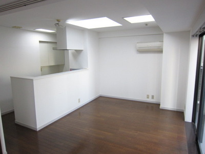 Living and room. Easy-to-use counter kitchen