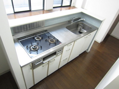 Kitchen. 3-neck gas system Kitchen