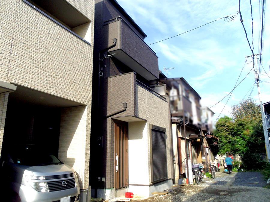 Local photos, including front road. Was building completed. Such as the actual image from per yang, We have to wait all the time so you can see directly. 