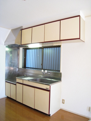 Kitchen. There is a window, Bright kitchen