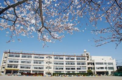 Primary school. 652m until Kawaguchi Municipal Kamiaoki elementary school (elementary school)