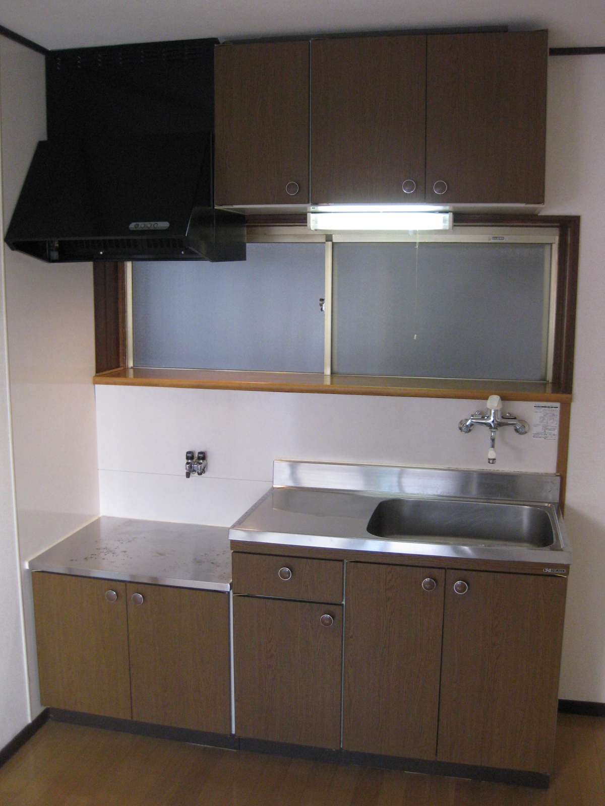 Kitchen. Gas stove correspondence