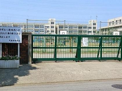Junior high school. 987m until Kawaguchi Municipal Shibahigashi junior high school