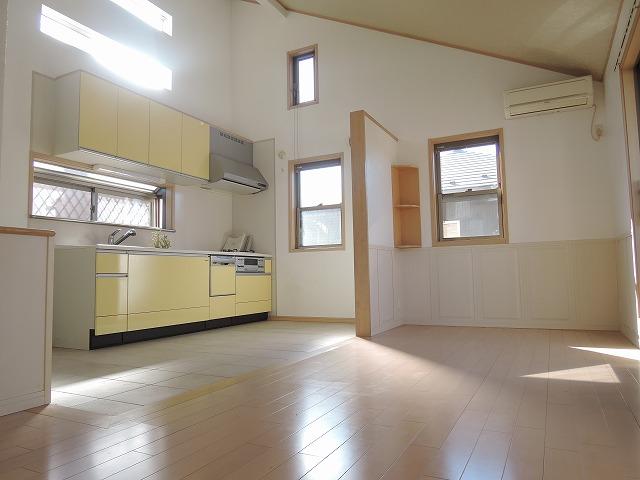 Living. Spacious living room 14.5 Pledge site (December 2013) Shooting