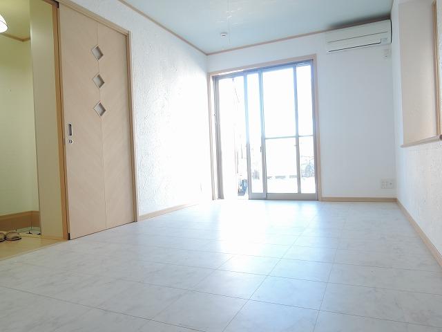 Non-living room. Local (12 May 2013) Shooting