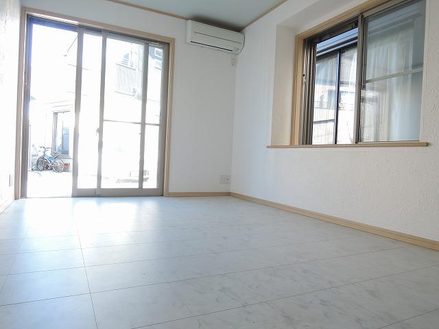 Non-living room. Indoor (12 May 2013) Shooting