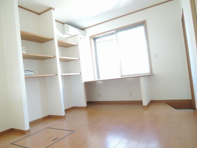 Non-living room. Indoor (12 May 2013) Shooting