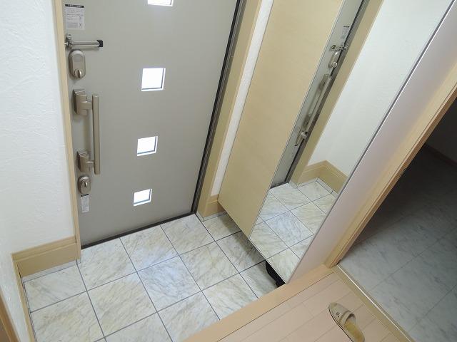 Entrance. Local (12 May 2013) Shooting