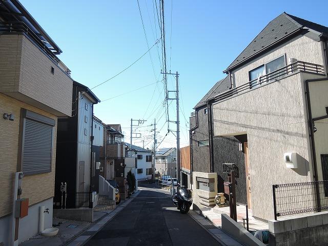 Local photos, including front road. Local (12 May 2013) Shooting