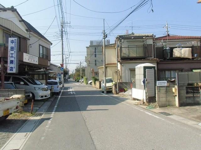 Local photos, including front road. Local (October 31, 2013) Shooting