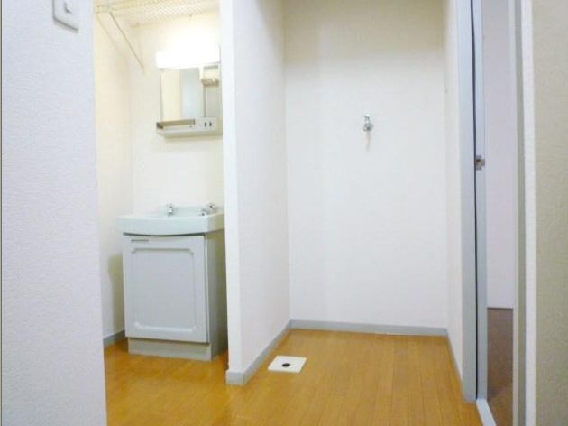 Washroom. Separate reference is a picture