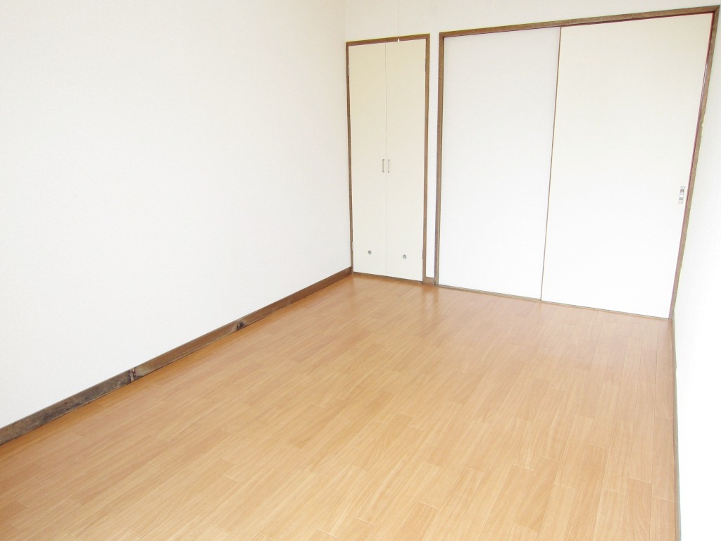 Living and room. Separate reference is a picture