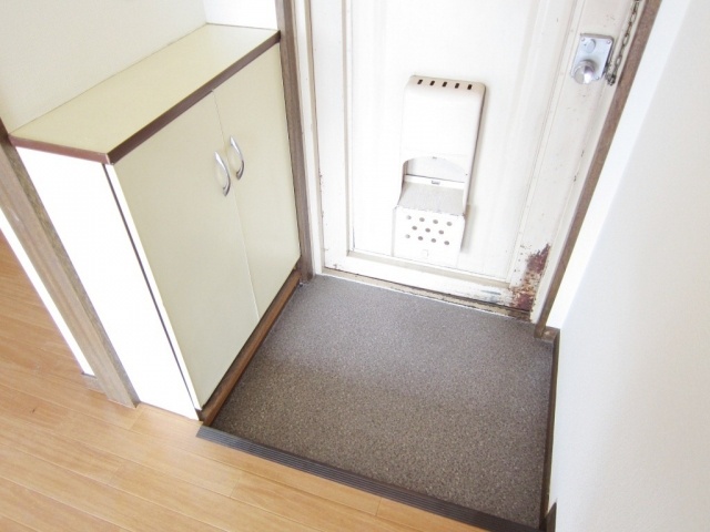 Entrance. Separate reference is a picture