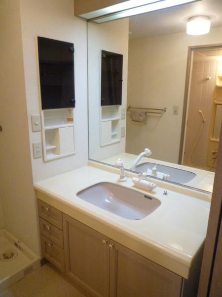 Wash basin, toilet