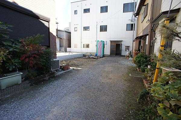 Local photos, including front road. Local (11 May 2013) Shooting