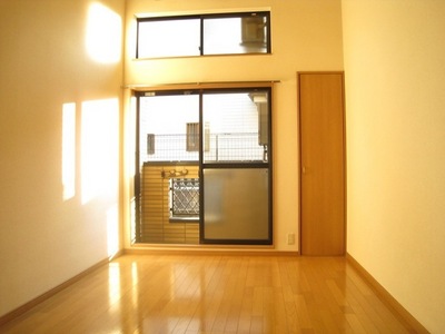 Living and room. Day good Western-style