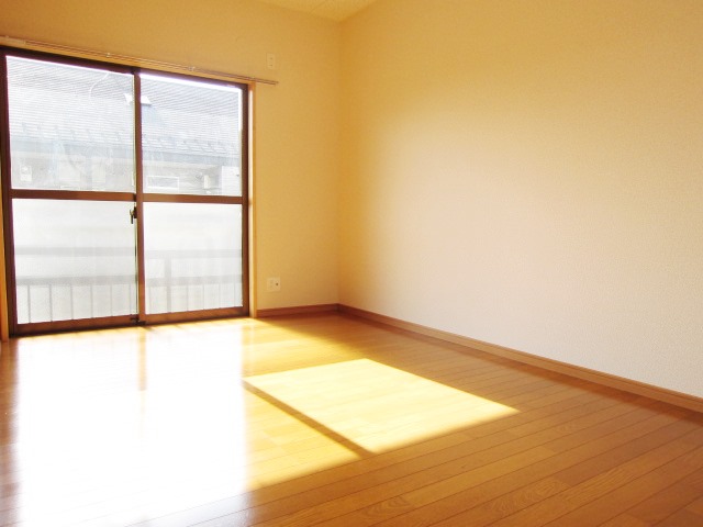 Living and room. Day is good