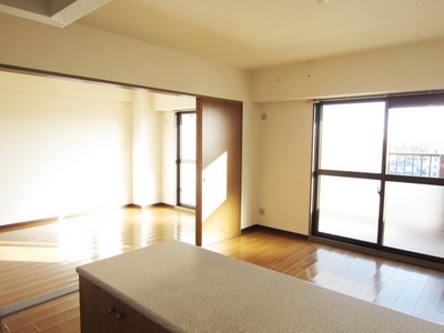 Living and room. Day is good in the sixth floor