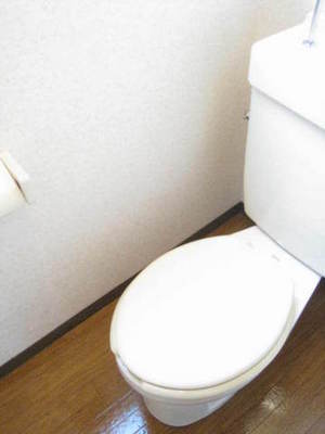 Toilet. Toilet window with ventilation is ◎