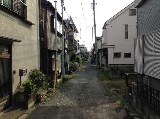 Local land photo. Frontal road