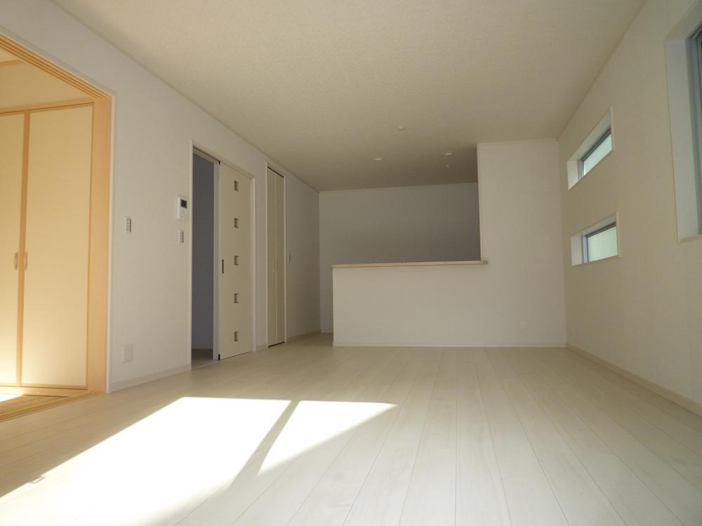 Same specifications photos (living)