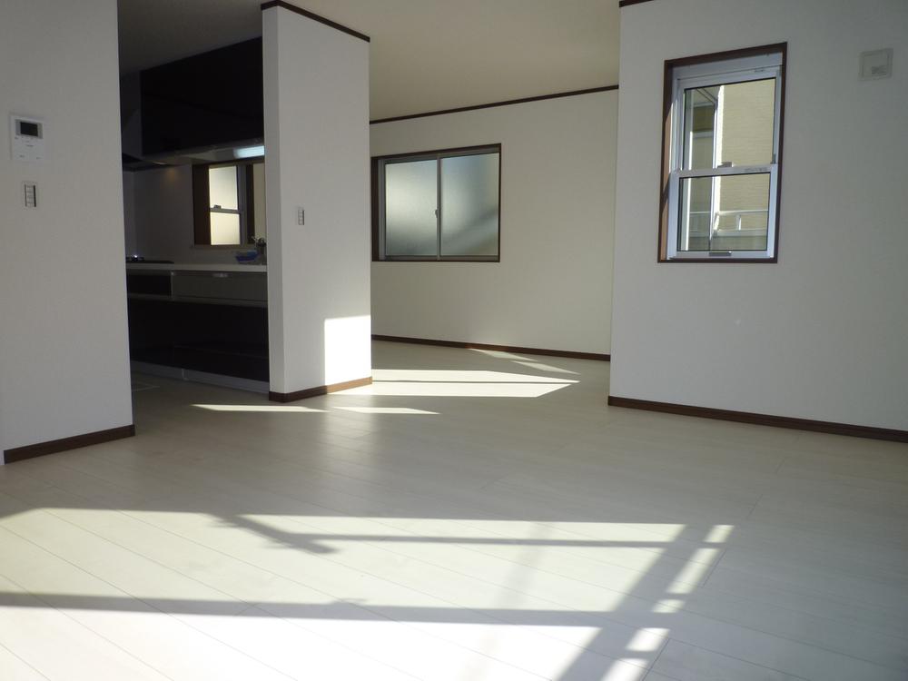 Same specifications photos (living)