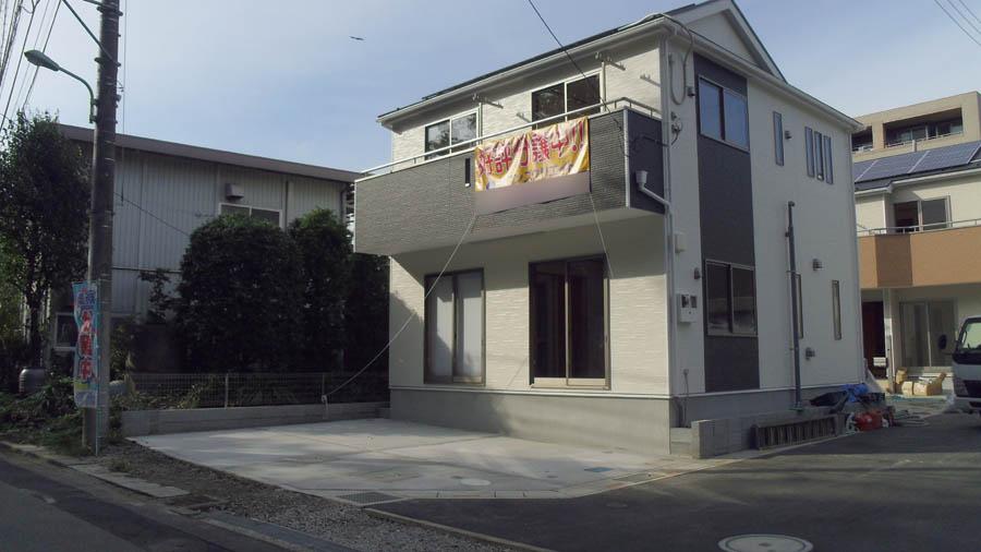 Local photos, including front road. 1 Building Was building completed. Such as the actual image from per yang, We have to wait all the time so you can see directly. 