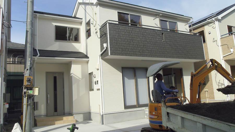 Local photos, including front road. Building 3 Was building completed. Such as the actual image from per yang, We have to wait all the time so you can see directly. 