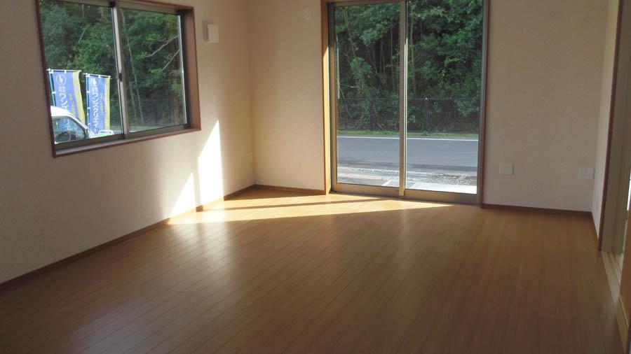 Living. Was building completed. Such as the actual image from per yang, We have to wait all the time so you can see directly. 