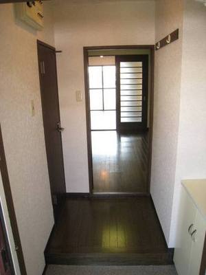 Entrance. Ensuring privacy when there is a door